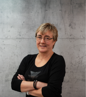 Frau Ulrike Oertel